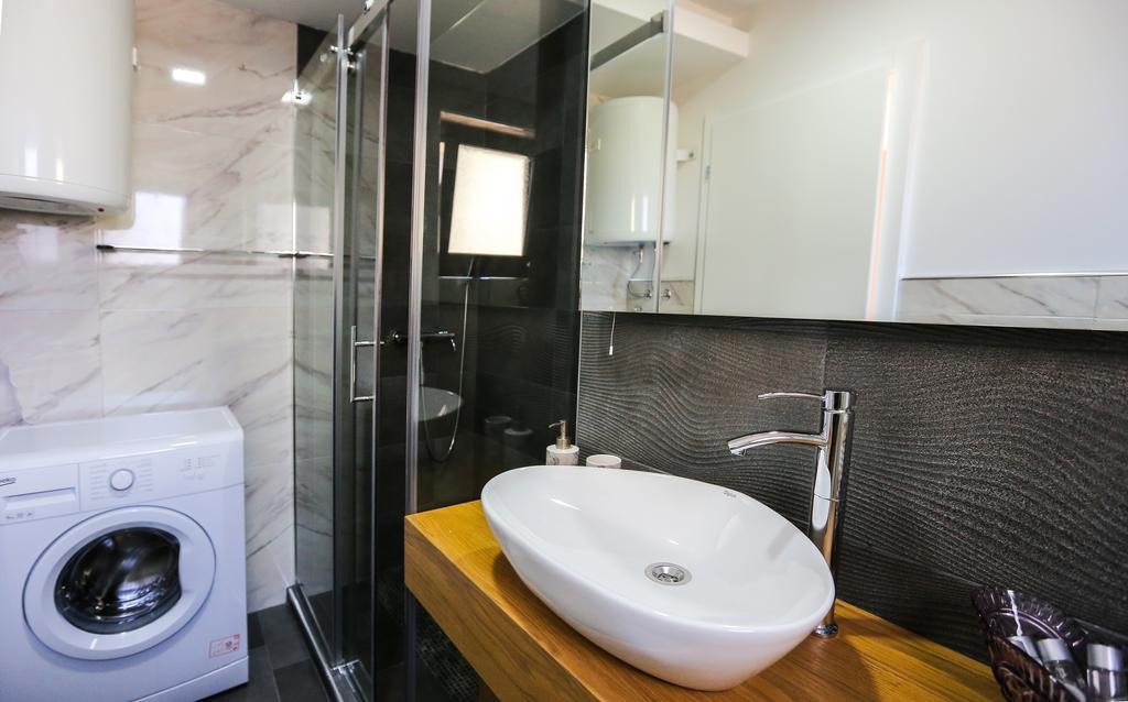 New Lux Apartment โนวีซาด ภายนอก รูปภาพ